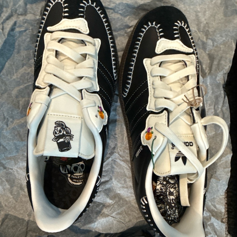 Adidas Black and White Men's Sneakers with Skull Design día de los muertos. Size